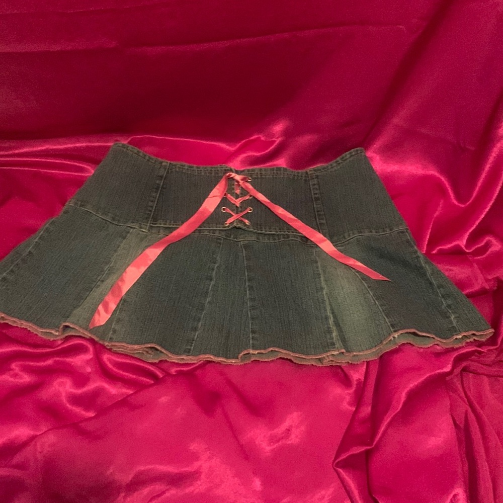 725 original denim skirt with pink lace up, pink trim, zipper back size, Xl